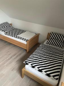 Postel nebo postele na pokoji v ubytování Jahn Apartments
