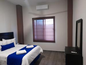 Voodi või voodid majutusasutuse Grand View Suites toas