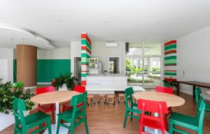 Restaurace v ubytování Home 8 I Apto com vista para mar