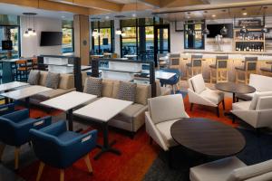 a restaurant with tables and chairs and a bar at Hyatt House Tallahassee Capitol University in Tallahassee