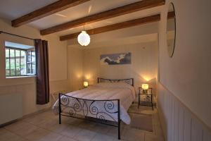 a bedroom with a bed and a window at Gîtes du Chênelong Cantal in Marchastel