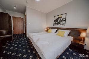 Posteľ alebo postele v izbe v ubytovaní Karpacki & SPA - blisko wyciągu, Restauracja, Sala Zabaw, Bar 24h