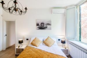 a bedroom with a bed and a window at Promenade - My Home In Como in Cernobbio