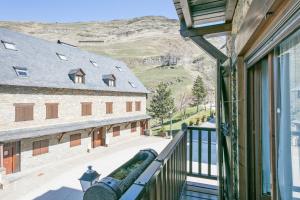 a view from a balcony of a building with a cannon at Baqueira Apartamentos Cota 1700 a pie de pistas in Baqueira-Beret