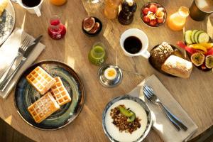 Opțiuni de mic dejun disponibile oaspeților de la Radisson Blu Riverside Hotel