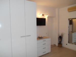 Televízia a/alebo spoločenská miestnosť v ubytovaní Studio Apartment in Hvar Town with Terrace, Air Conditioning, Wi-Fi, Dishwasher (4858-3)