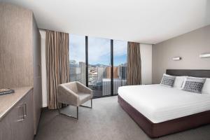 Voodi või voodid majutusasutuse Mantra Collins Hotel toas