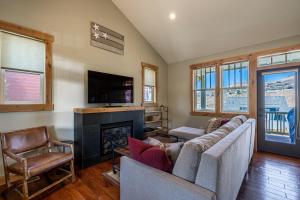 a living room with a couch and a fireplace at Northern Lights #71 in Chelan