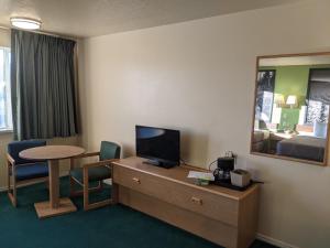 TV a/nebo společenská místnost v ubytování Horizon Hotel