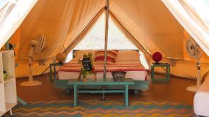 Ein Sitzbereich in der Unterkunft Mangoo Glamping