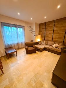 TheKeyStudio, TimeToLive with garden view in 1 min from sea的休息区