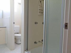 een badkamer met een douche en een toilet bij Collendina 3 position and water views in Nelson Bay