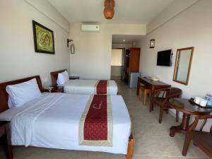 Postel nebo postele na pokoji v ubytování Sunshine Hoian Hotel