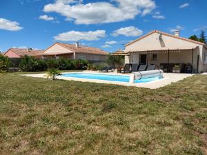 a backyard with a swimming pool and a house at La Cigale - Pte des Gorges - Piscine privée chauffée in Vallon-Pont-dʼArc