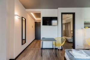 TV a/nebo společenská místnost v ubytování Nena Apartments - Kreuzberg 61
