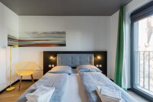 Postel nebo postele na pokoji v ubytování Nena Apartments - Kreuzberg 61
