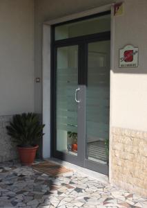 a glass door of a house with a potted plant at B&B Dietro l'Angolo in Benevento