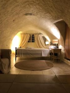 a bedroom with a bed in a stone room at Kamares Cave House 3 in Álika