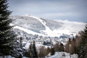 Ski Chalet Klínovec v zime