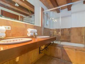 Łazienka w obiekcie Finca Son Xona Alcina Vacation