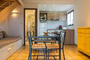 Η κουζίνα ή μικρή κουζίνα στο Résidence Marie Diane - Duplex Coté Mer C