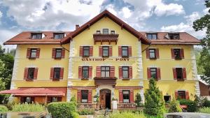 Budynek, w którym mieści się hotel