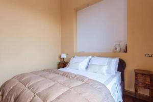 A bed or beds in a room at Vatican Luxury View