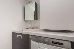 A kitchen or kitchenette at Vatican Luxury View