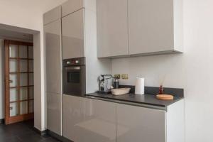 A kitchen or kitchenette at Vatican Luxury View