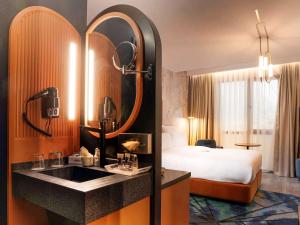 Postel nebo postele na pokoji v ubytování Mercure Istanbul Bakirkoy