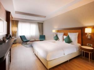 Postel nebo postele na pokoji v ubytování Mercure Istanbul Bakirkoy