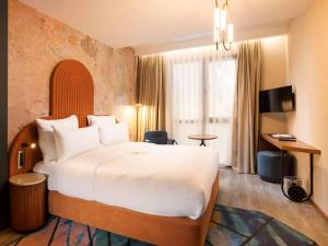 Postel nebo postele na pokoji v ubytování Mercure Istanbul Bakirkoy