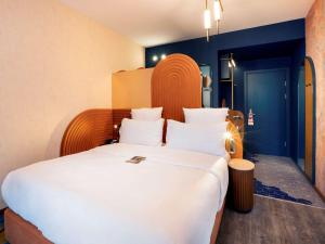 Postel nebo postele na pokoji v ubytování Mercure Istanbul Bakirkoy
