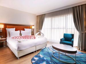 Postel nebo postele na pokoji v ubytování Mercure Istanbul Bakirkoy