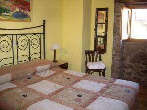 Un pat sau paturi într-o cameră la Casa Rural Los Soportales