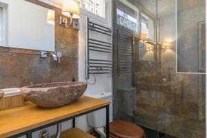 Vonios kambarys apgyvendinimo įstaigoje HOMEABOUT DIEGO DE LEÓN Apartment II