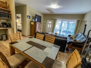 a kitchen and living room with a table and chairs at Elizabeth Apartman in Tokaj