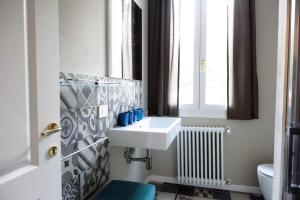 A bathroom at Meuble' 21 di Anna