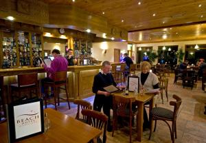 Hosté ubytování Beach Hotel & Restaurant