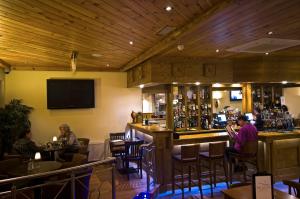 Lounge nebo bar v ubytování Beach Hotel & Restaurant