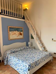 Posteľ alebo postele v izbe v ubytovaní Apartment with terraces and private Jacuzzi - San Vito 400m from beach