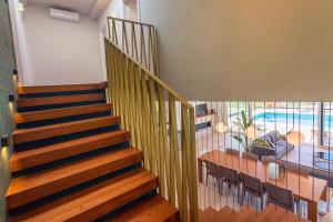 Bazén v ubytovaní Luxurius Villa Aria with heated 45sqm pool, jacuzzi and seaview alebo v jeho blízkosti