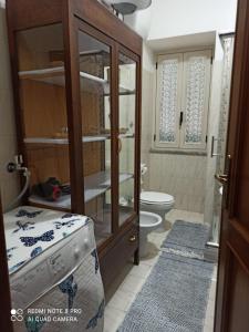 A bathroom at Casa di Jerry Castellabate 2