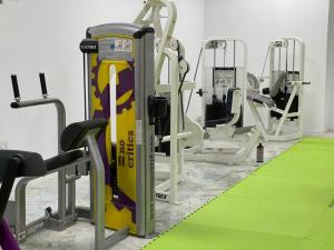 The fitness centre and/or fitness facilities at Asian Hotel