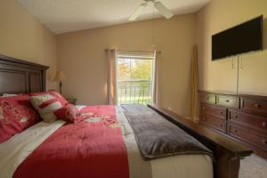 a bedroom with a bed and a tv and a window at 3 Bed 258 in Kissimmee +12 photos