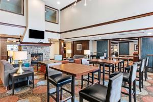 Restoran atau tempat lain untuk makan di Staybridge Suites-Philadelphia/Mount Laurel, an IHG Hotel