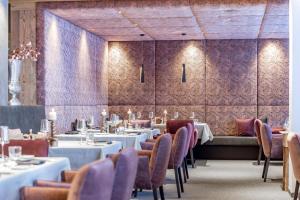 A seating area at Aktiv- & Wellnesshotel Bergfried