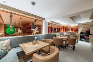 A seating area at Aktiv- & Wellnesshotel Bergfried