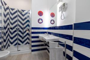 A bathroom at Bianco Latte
