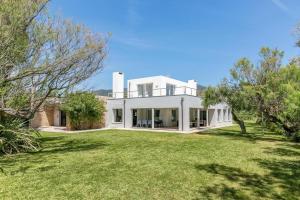 ソン・サルベーラにあるSon Jordiの白い家の外観